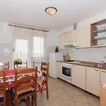 Apartment 2 Bedroom Cozy In