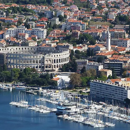 Awesome Apartment In Pula With House Sea View Appartement *