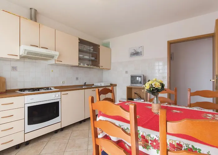 2 Bedroom Cozy In * Póla