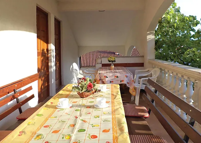 Apartman 2 Bedroom Cozy In Póla