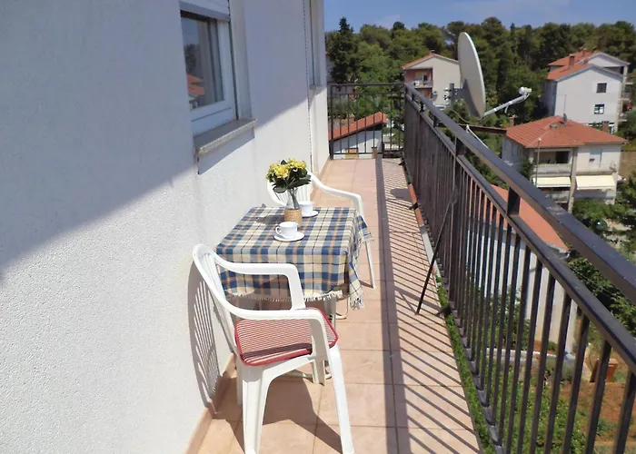 2 Bedroom Cozy In * Póla